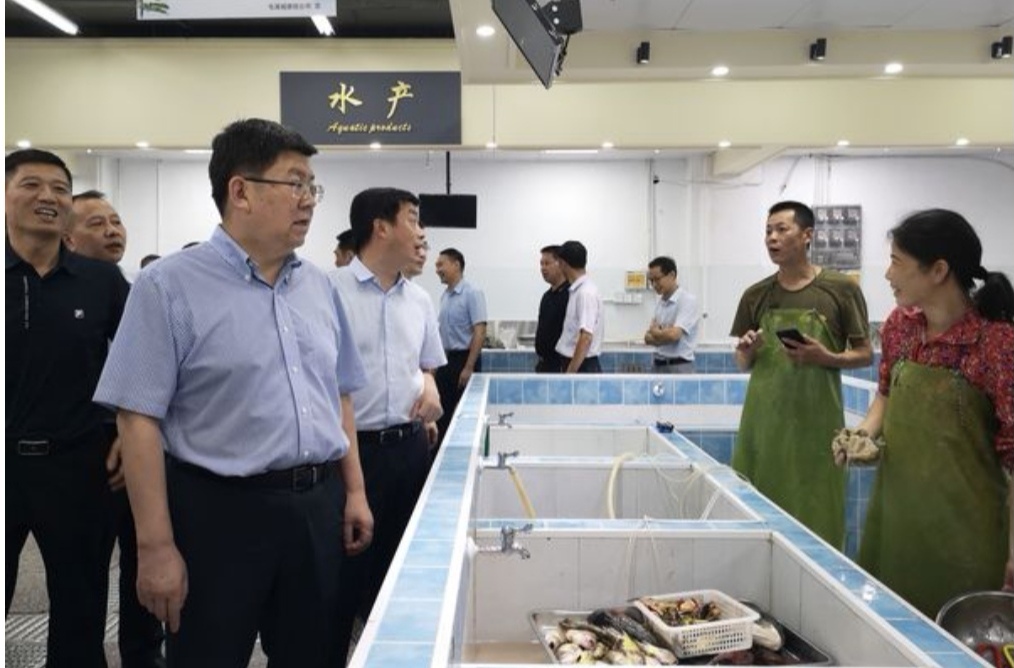 市委書記任澤鋒率隊赴屯溪區(qū)調研中心城區(qū)菜市場改造、食品安全工作