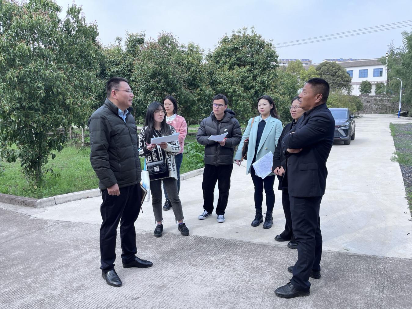 深入鳳霞走訪調(diào)研，助推基金小村項目