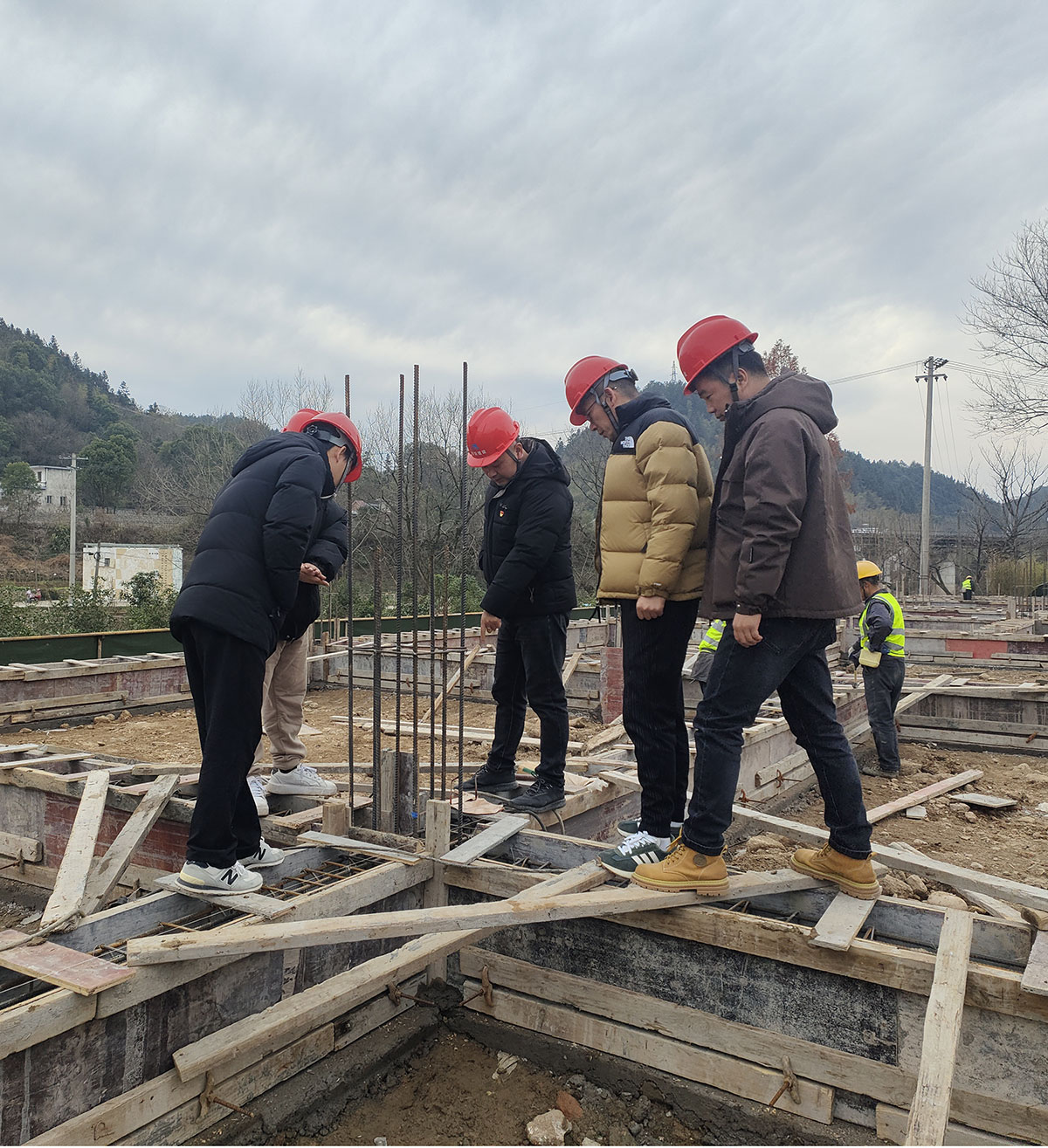 黨建引領(lǐng)進(jìn)工地，支部聯(lián)動(dòng)促發(fā)展