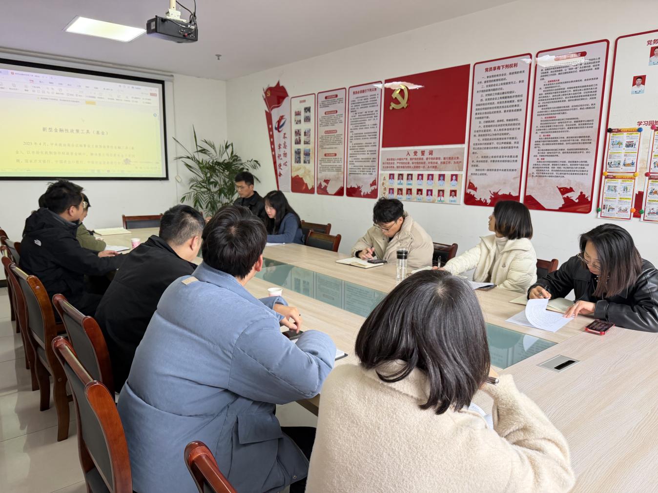 屯溪區(qū)國投集團(tuán)開展新型政策性金融工具申報專題學(xué)習(xí)會