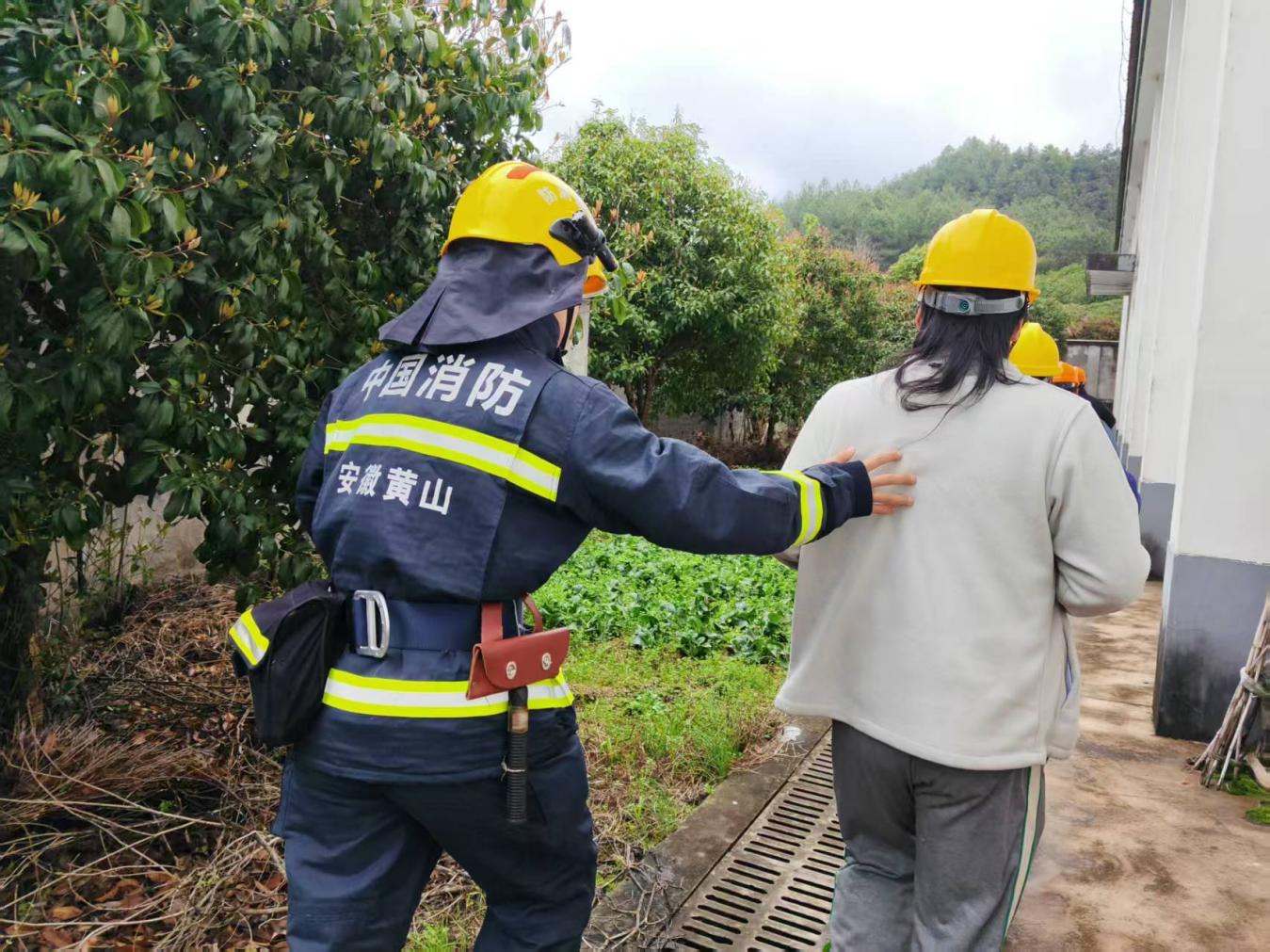 屯溪區(qū)糧儲公司：積極參加消防逃生專項演練，共筑春季火災(zāi)防線